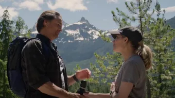 Gorra Fjallraven Helags usada por Brie Sheridan (Zibby Allen) vista en Virgin River (S05E02)
