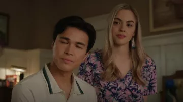 Only No­va Lux Short Sleeve Ruch­ing Top worn by Lizzie (Sarah Dugdale) as seen in Virgin River (S05E02)