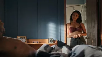 Levi's Wedgie Icon Fit Jeans worn by Kaia (Kandyse McClure) as seen in Virgin River (S05E04)