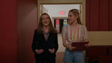 Haut de nœud en lin d’exposition porté par Lizzie (Sarah Dugdale) vu dans Virgin River (S05E01)
