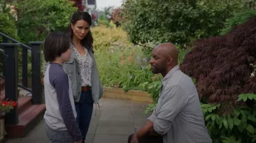 Filson Lightweight Alaskan Guide Shirt Grey worn by John 'Preacher' Middleton (Colin Lawrence) as seen in Virgin River (S05E01)