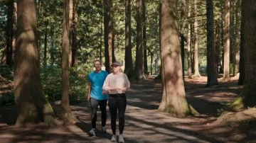 Lululemon Fast and Free High-Rise Fleece Tight usado por Melinda Monroe (Alexandra Breckenridge) como se ve en Virgin River (S05E03)