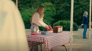 Free People Kellan Set usado por Lizzie (Sarah Dugdale) como se ve en Virgin River (S05E07)