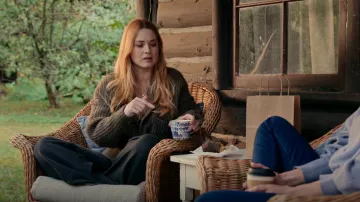 Pantalón de pierna ancha Twik Four Pleats usado por Melinda Monroe (Alexandra Breckenridge) como se ve en Virgin River (S05E07)