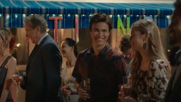 Vero Moda Vestido Smocked usado por Lizzie (Sarah Dugdale) como se ve en Virgin River (S05E03)