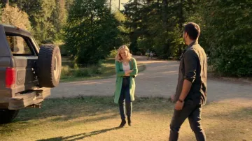 Gap Mid Rise Classic Straight Jeans con Washwell usado por Brie Sheridan (Zibby Allen) como se ve en Virgin River (S05E07)