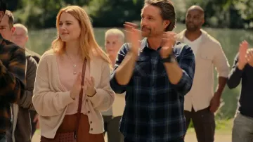 AllSaints 'Francesco' Top holgado usado por Melinda Monroe (Alexandra Breckenridge) visto en Virgin River (S05E07)