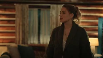 We the Free On My Mind Top usado por Melinda Monroe (Alexandra Breckenridge) como se ve en Virgin River (S05E07)