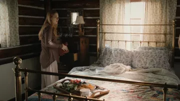Club Monaco Silk Lounge Pantalones usados por Melinda Monroe (Alexandra Breckenridge) vistos en Virgin River (S05E07)