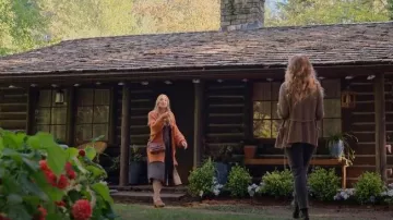 Zuecos B2 Della usados por Melinda Monroe (Alexandra Breckenridge) vistos en Virgin River (S05E08)