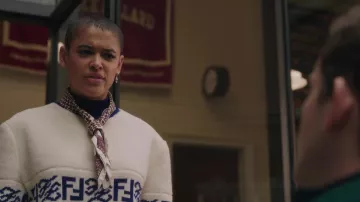 Ropa de Gossip Girl: Jersey de Fendi usado por Julien Calloway (Jordan Alexander) en el episodio 5 de la temporada 2