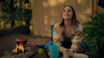 Free People Love Letters Camisole portée par Lark (Elise Gatien) vue dans Virgin River (S05E09)