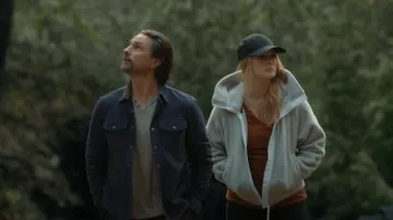 Chaqueta Canada Goose Chilliwack Fleece Bomber usada por Melinda Monroe (Alexandra Breckenridge) vista en Virgin River (S05E09)