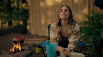 Christian Siriano Overshirt Veste portée par Lark (Elise Gatien) vue dans Virgin River (S05E09)