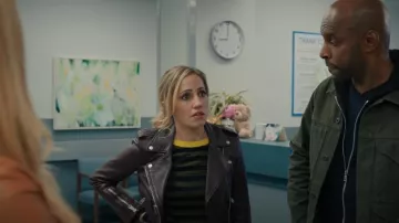 Chaqueta motera de cuero AllSaints Balfern usada por Brie Sheridan (Zibby Allen) vista en Virgin River (S05E10)