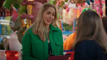 Chaqueta de otoño Wilfred en verde alienígena usada por Lizzie (Sarah Dugdale) como se ve en Virgin River (S05E10)