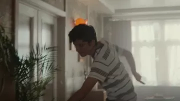 Levi’s Original Tofu Stripe Tee porté par Otis Milburn (Asa Butterfield) vu dans Sex Education (S03E01)