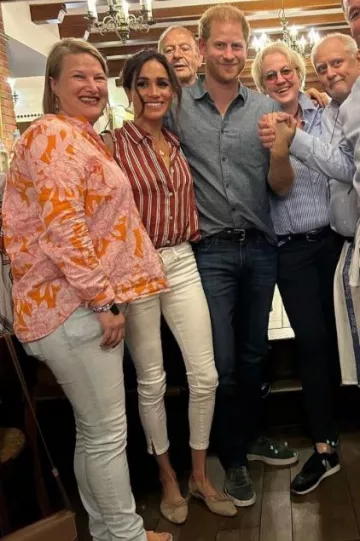 Cuyana Paloma Shoulder Bag worn by Meghan Markle at Dusseldorf on September 14, 2023