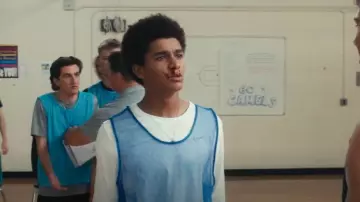 Top de course à manches longues Nike Miler Dri-FIT UV porté par Mickey Bolitar (Jaden Michael) vu dans Harlan Coben’s Shelter (S01E05)