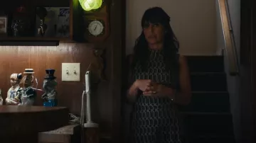 Maggy London Geo Mock Neck Sleeveless Fit & Flare Dress portée par Shira Bolitar (Constance Zimmer) vue dans Harlan Coben’s Shelter (S01E06)