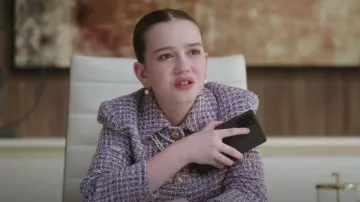 Tory Burch Kira Pearl Drop Pendiente usado por Prada Lamanca (Anna Mae Quinn) como se ve en Killing It (S02E07)