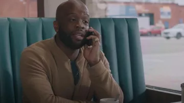 Asos diseño Jersey Bomber Jacket usado por Isaiah (Rell Battle) como se ve en Killing It (S02E07)