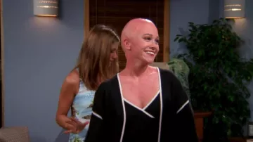 Sesoire Terry Wrap Black Robe worn by Bonnie (Christine Taylor) in Friends TV series (S04E01)