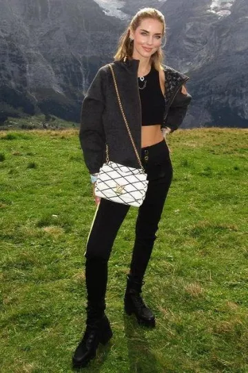 Louis Vuitton Piped Side Sporty Zip Up Leggings porté par Chiara Ferragni sur son post Instagram le 17 septembre 2023