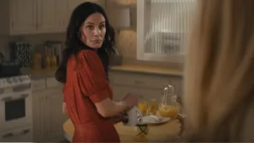 Robe Ba&sh Valy portée par Patricia 'Pat' Phelps (Courteney Cox) vue dans Shining Vale (S01E04)