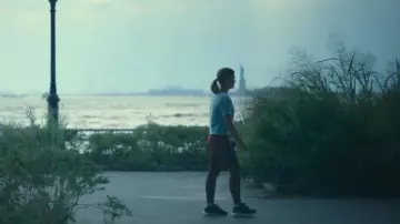 Lululemon Swift Speed High-Rise Tight 25" Red Merlot worn by Liv Taylor (Jenna Coleman) as seen in Wilderness (S01E04)