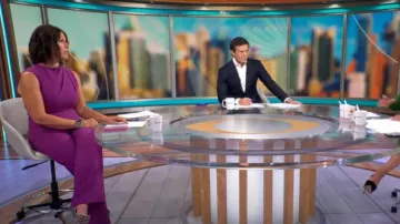 Combinaison noire Halo Corrine en jacinthe portée par Dana Jacobson comme vu dans CBS Mornings le 15 septembre 2023