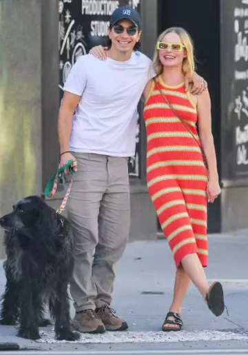 Mother the Chin Ups Midi Vestido usado por Kate Bosworth en New York City Post el 12 de septiembre de 2023