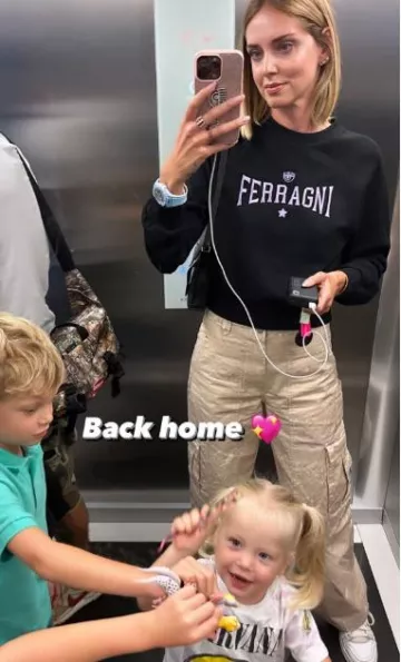 Chiara Ferragni Ferragni Stretch Sweatshirt in Black worn by Chiara Ferragni on her Instagram Story on August 28, 2023