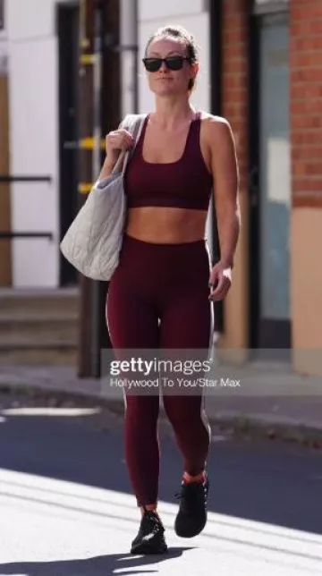 Splits 59 Dream Rigor Bra usado por Olivia Wilde en Los Ángeles el 28 de agosto de 2023