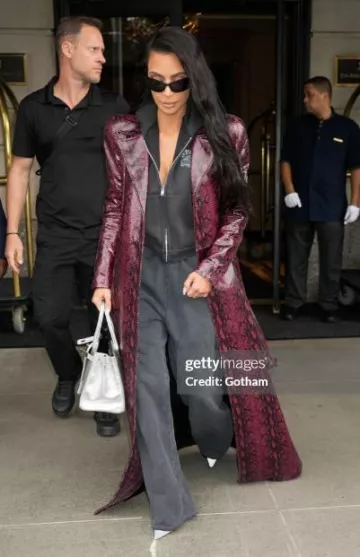 Balenciaga Bb157S 003 Sunglasses worn by Kim Kardashian in West New York Post on September 11, 2023