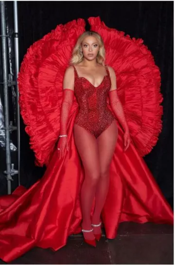 Tiffany & Co. Victoria Mixed Cluster Drop Earrings usados por Beyoncé en Renaissance World Tour: Las Vegas el 27 de agosto de 2023