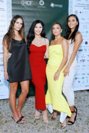 Vestido Prada Re-Nylon en negro usado por Jordana Brewster en This is About Humanity 5th Anniversary Soiree el 26 de agosto de 2023