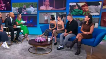 D’Amelio Footwear Ravina Platform Slide In Black porté par Dixie D’Amelio comme vu dans Good Morning America le 18 septembre 2023
