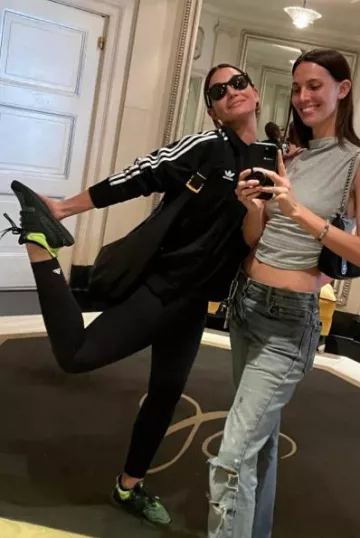 Adidas Originals Superstar Track usado por Lily Aldridge en su publicación de Instagram el 7 de septiembre de 2023
