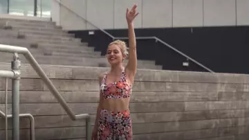 Lorna Jane Retro Revival Ankle Biter Leggings portés par Wren (Annabel Wolfe) comme on le voit dans Surviving Summer (S02E02)