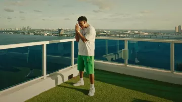 Baskets Nike Air Force 1 Low White portées par Myke Towers à Lo Logré (Video Oficial)