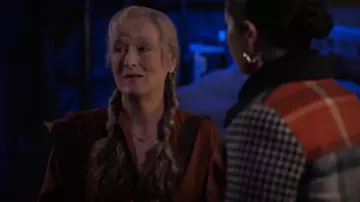 Gorjana Heart Link Parker Necklace worn by Loretta Durkin (Meryl Streep) as seen in Only Murders in the Building (S03E08)