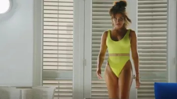 Asos Faded Fluro Yellow Crinkle Contrast Traje de baño usado por Brynn Whitfield como se ve en The Real Housewives of New York City (S14E10)