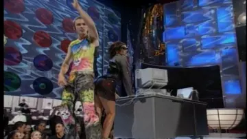 Panty de lentejuelas rojas usadas por Sandra McCoy en los MTV Video Music Awards 2001