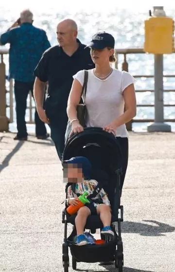 Loewe Puzzle Fold Tote Bag porté par Jennifer Lawrence à New York le 26 août 2023