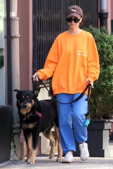 Loewe Ballet Runners portés par Emily Ratajkowski à New York le 19 septembre 2023