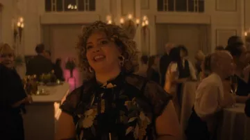 Grande robe midi A Line portée par Sophie (Kate Owens) comme on le voit dans The Other Black Girl (S01E08)