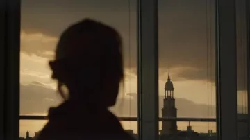 L’église Saint-Michel de Hambourg vue par Maria (Kim Basinger) dans le film I Am Here
