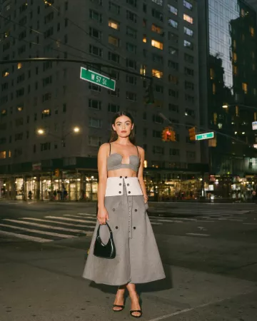 Falda Midi Rokh A Line Wool Blend usada por Lucy Hale en Fossil Group: Made for This Collection Launch Event el 6 de septiembre de 2023