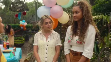 Sportsgirl Flo­ral Crop Top worn by Bodhi Mercer (Savannah La Rain) as seen in Surviving Summer (S02E06)